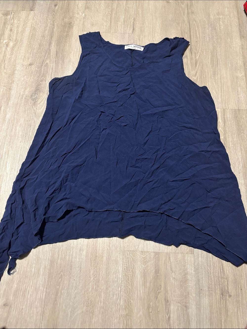 Navy Sleeveless V-Neck Tank Top by Casa Donna